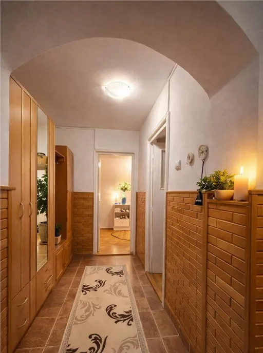 Decomandat ergonomic insorit mobilat utilat balcon Mur
