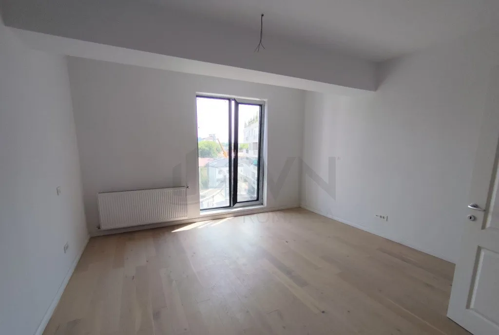 3 camere cartierul francez