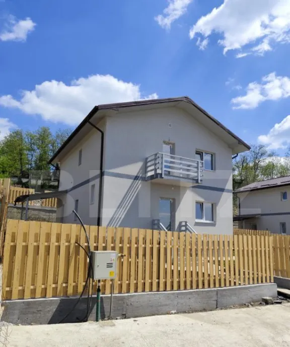 Casa cu etaj 4 camere 600 mp teren Valea Lupului