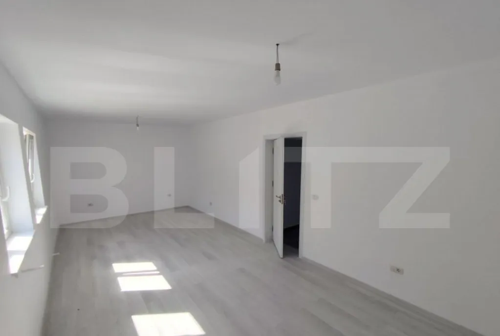 Casa cu etaj 4 camere 600 mp teren Valea Lupului