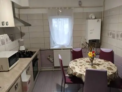 Apartament 3 camere decomandat 71 mp, etaj 2, 2 băi, mobilat complet – Berca