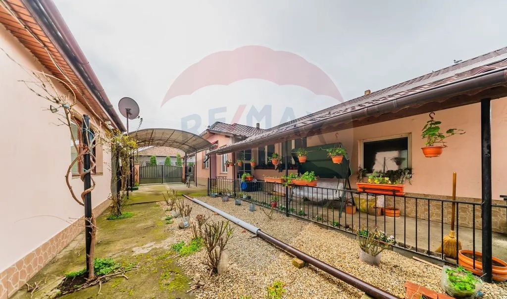 Casa teren de 2877 mp de vanzare in Iratosu 0 comision