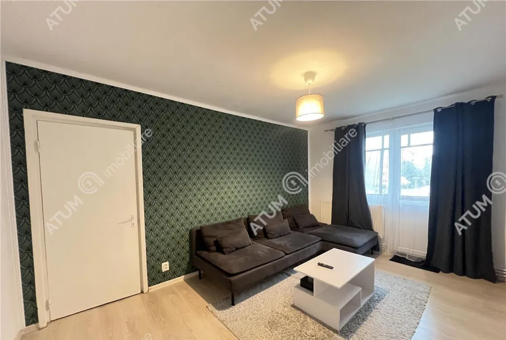 Apartament 3 camere cu balcon si pivnita etaj 1 zona Mihai V