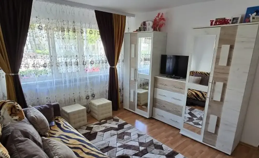 Vand apartamente 2 camere URGENT