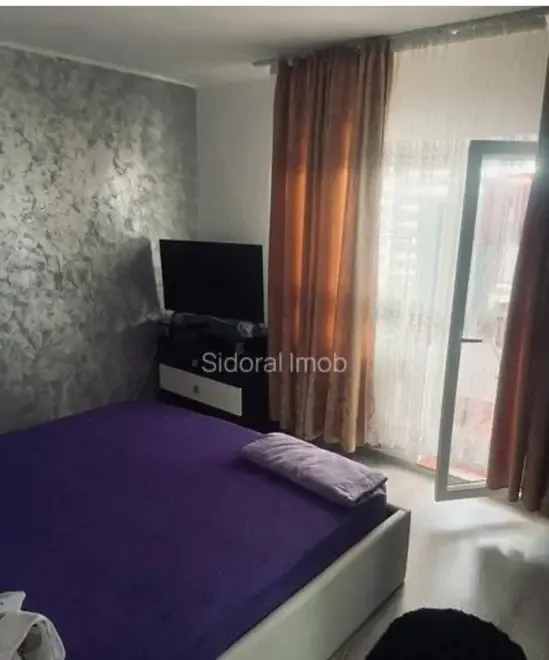 Vand apartament spatios in Navodari zona buna 63500
