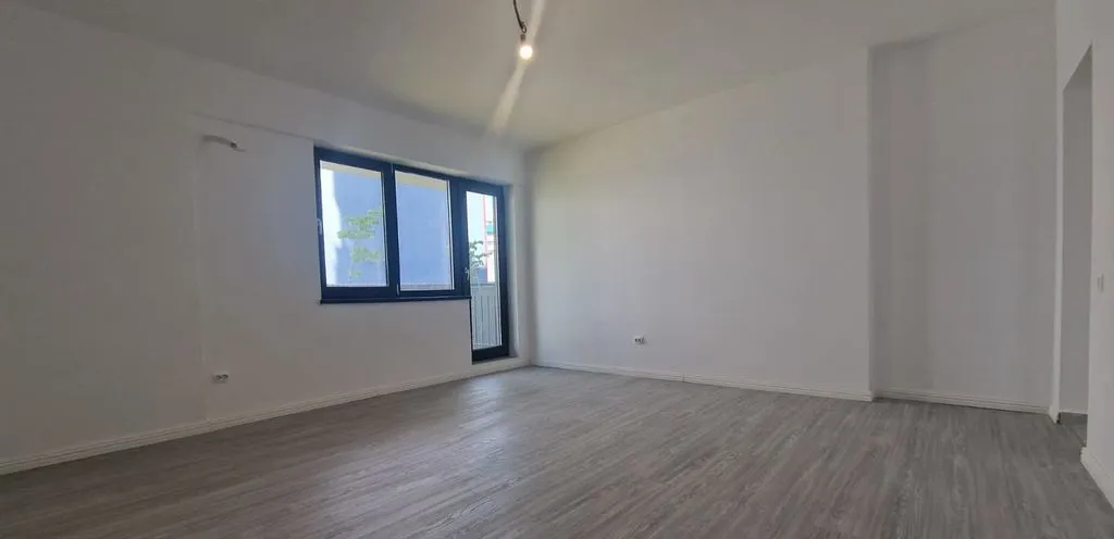 Metrou pacii 2 camere cu gradina de 150 mp