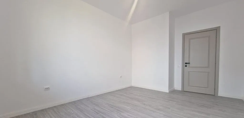 Metrou pacii 2 camere cu gradina de 150 mp