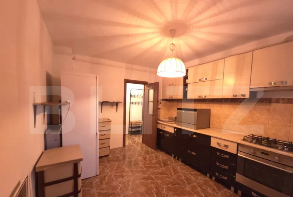 Apartament 3 camere 80 mp zona Micro 12