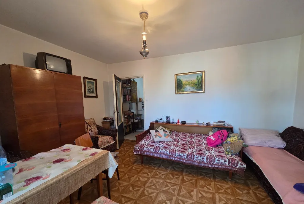 Vand apartament 1 camera etajul 3 Podgoria