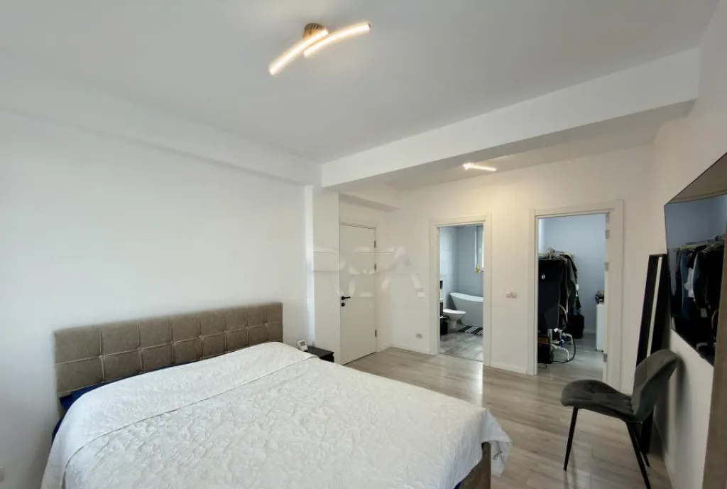 Vila 5 camere cu o curte libera de 250 mp Pantelimon