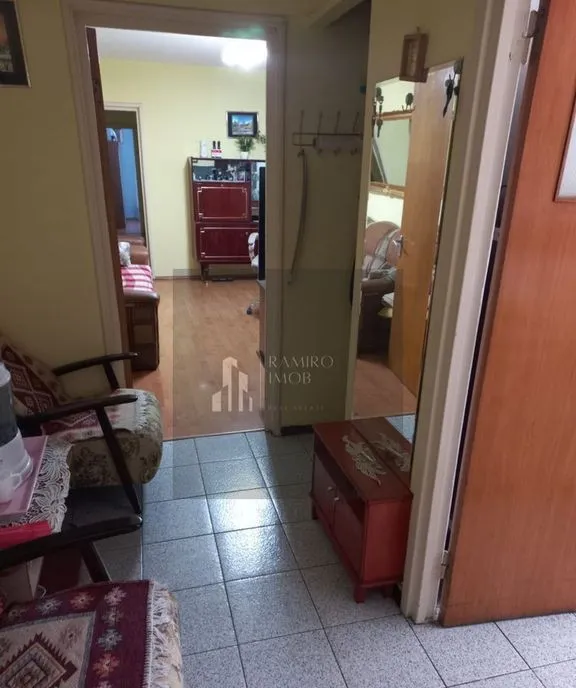 Apartament 3 camere bloc 4 etaje Berceni 67mp