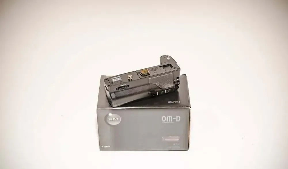 Grip Olympus HLD-7 pentru OM-D E-M1