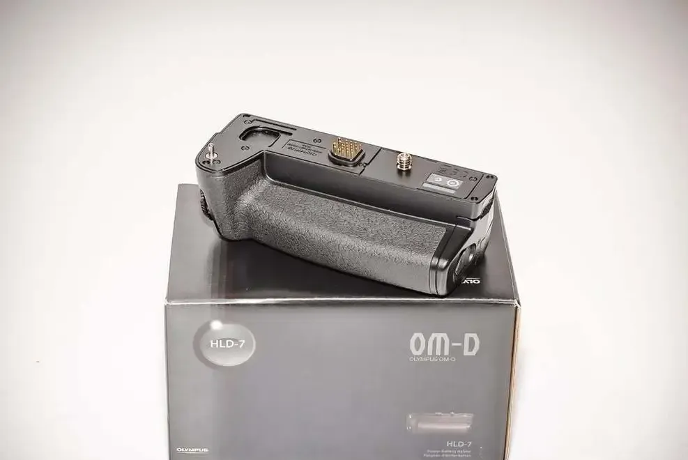 Grip Olympus HLD-7 pentru OM-D E-M1