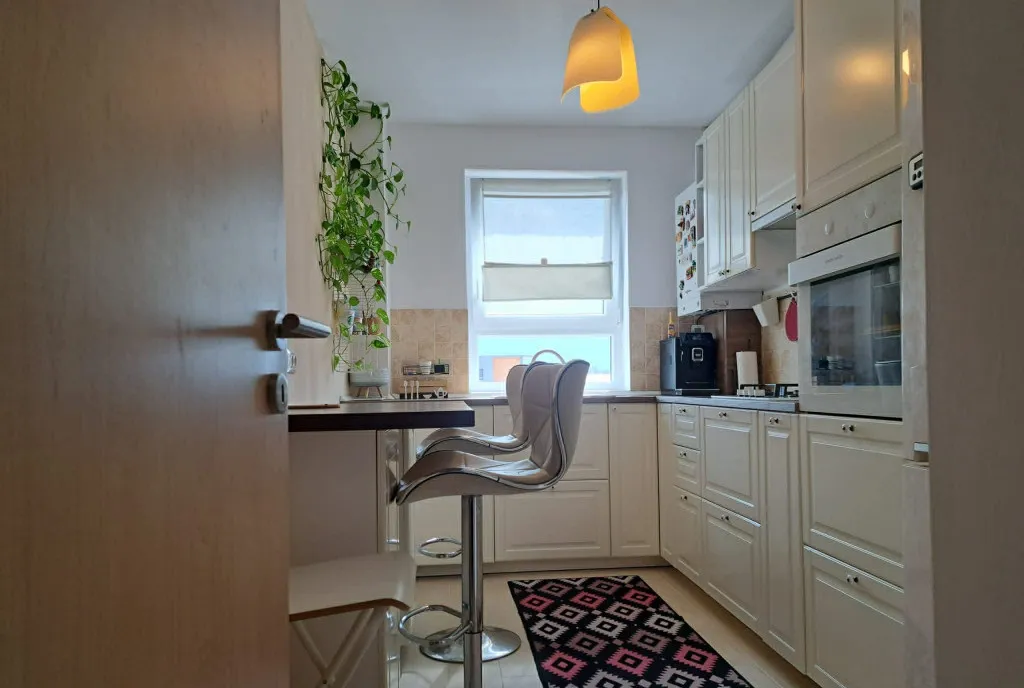 Apartament de 3 camere zona tractorul