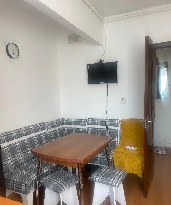 Apartament de 3 camere zona tractorul