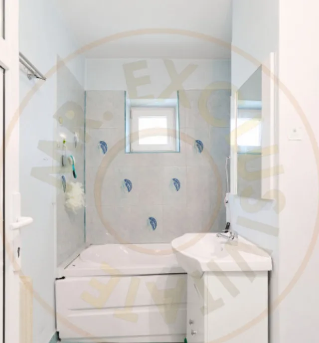 Apartament decomandat 4 camere etaj intermediar Cartie