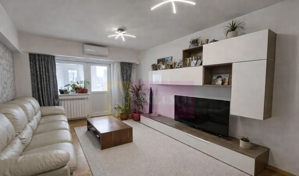 Apartament 3 camere cu panorama deosebita Piata Unirii