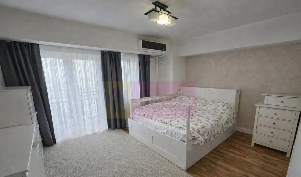 Apartament 3 camere cu panorama deosebita Piata Unirii
