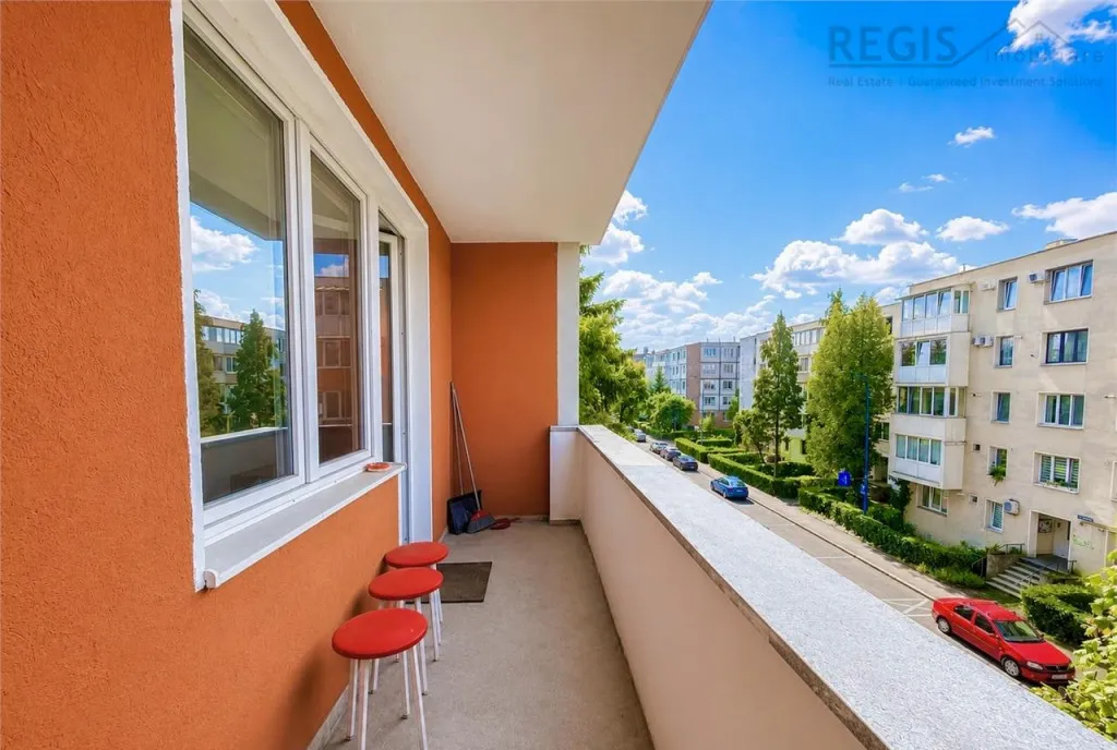 Apartament spatios cu 2 camere si 2 balcoane zona Tractorul