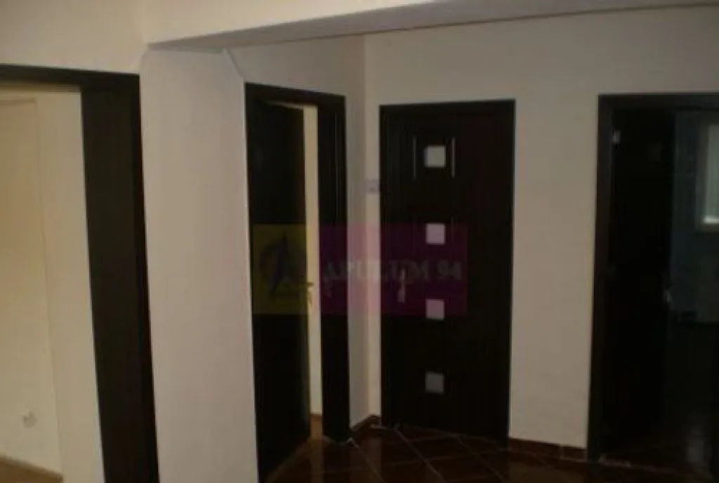 Apartament 3 camere pe bd Decebal