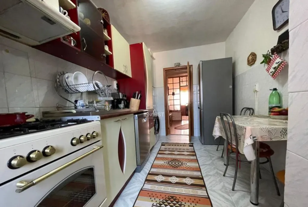 Apartament de vanzare cu 3 camere 2 bai zona Pacurari Uni