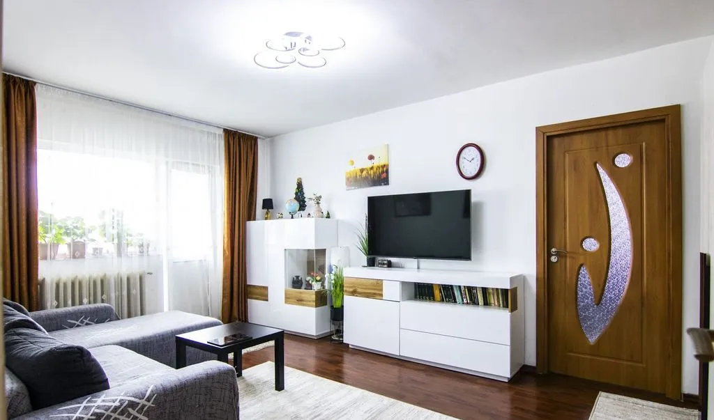 Metrou Lujerului 2 camere bucatarie mare geam la baie