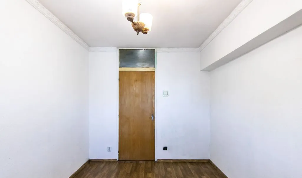 3 camere Dristor langa McDonald s 2 bai cu geam de