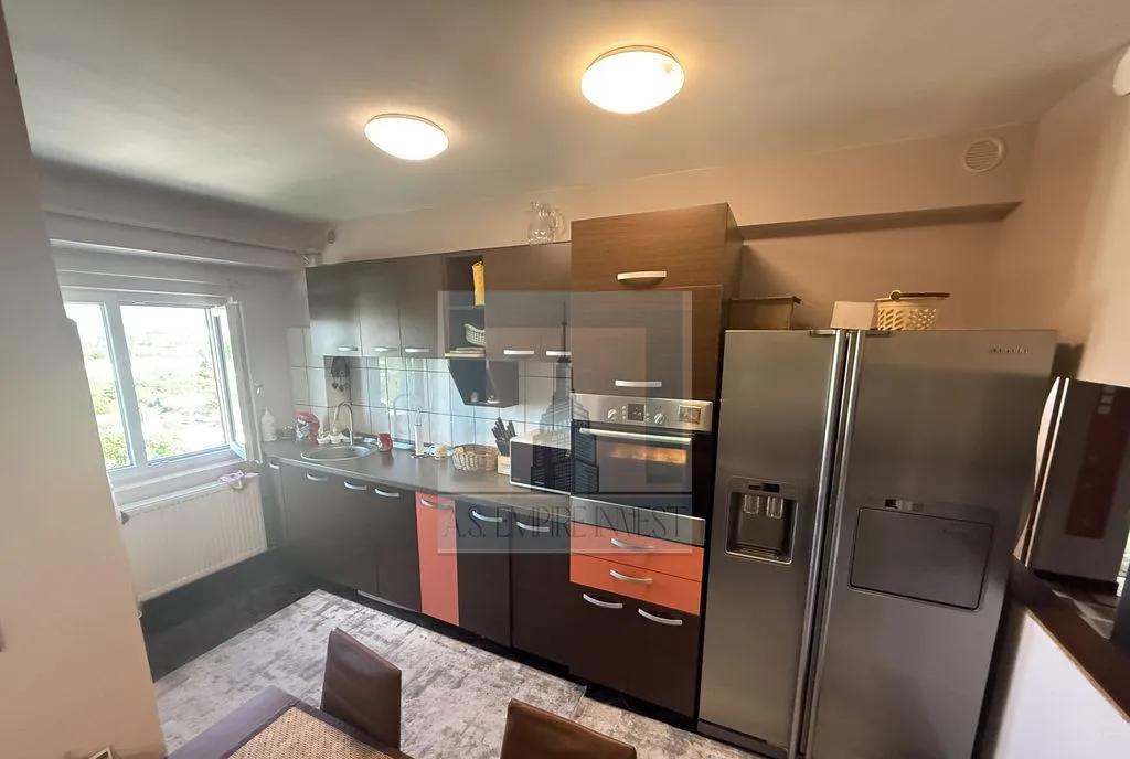 Ap 4 camere 81 mp utili 2 bai 2 balcoane zona carti