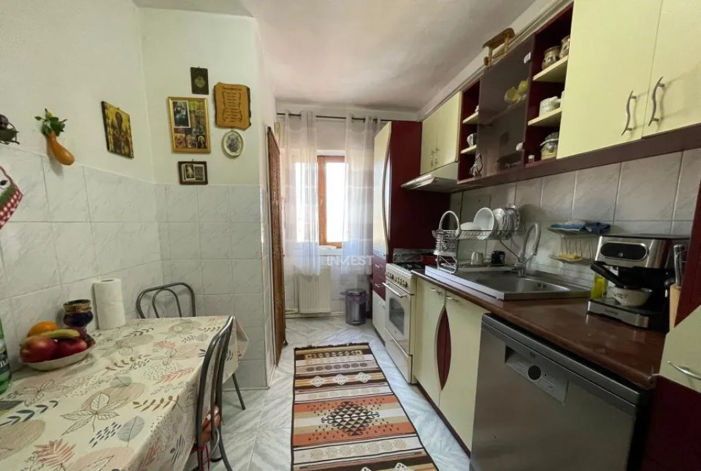 Apartament 3 camere etajul 1 Gara Scoala Stefan Barsanesc