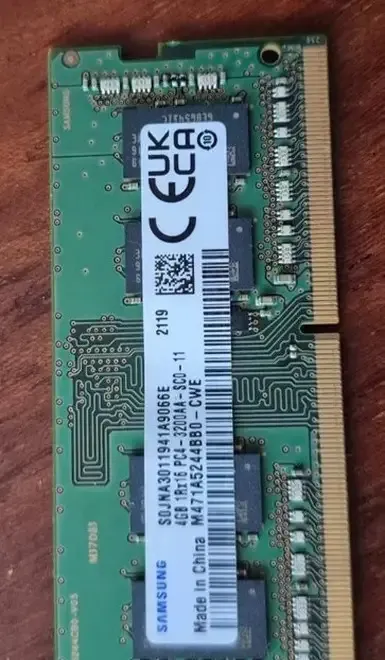 Vand memorie laptop 4 gb ddr4 pc 3200 Pret 75 lei neg