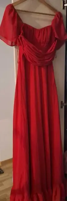 Vand rochie de ocazie Pret 200 lei neg