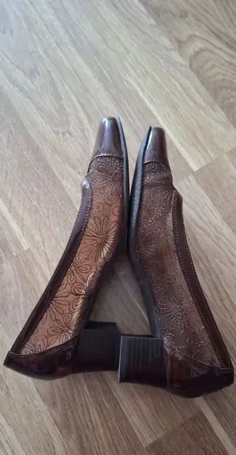 Vand pantofi dama negri si maro Pret neg