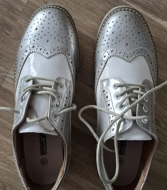 Vand pantofi de dama piele mar 36 Pret 100 lei neg