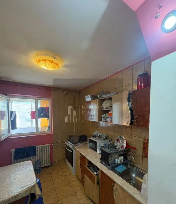 2 camere decomandat 3 minute metrou Aparatorii Patriei xy
