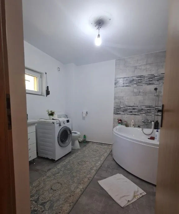 Casa compusa 2 apartamente distincte Tomesti