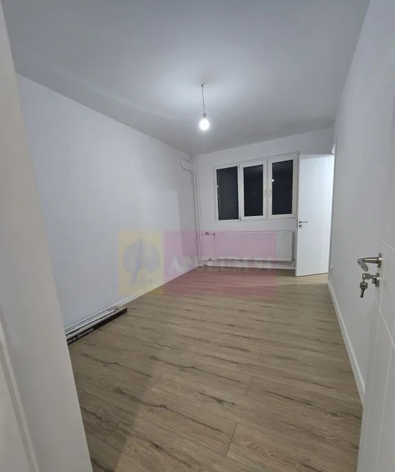 3 camere complet renovat Instalatii noi Piata Pro