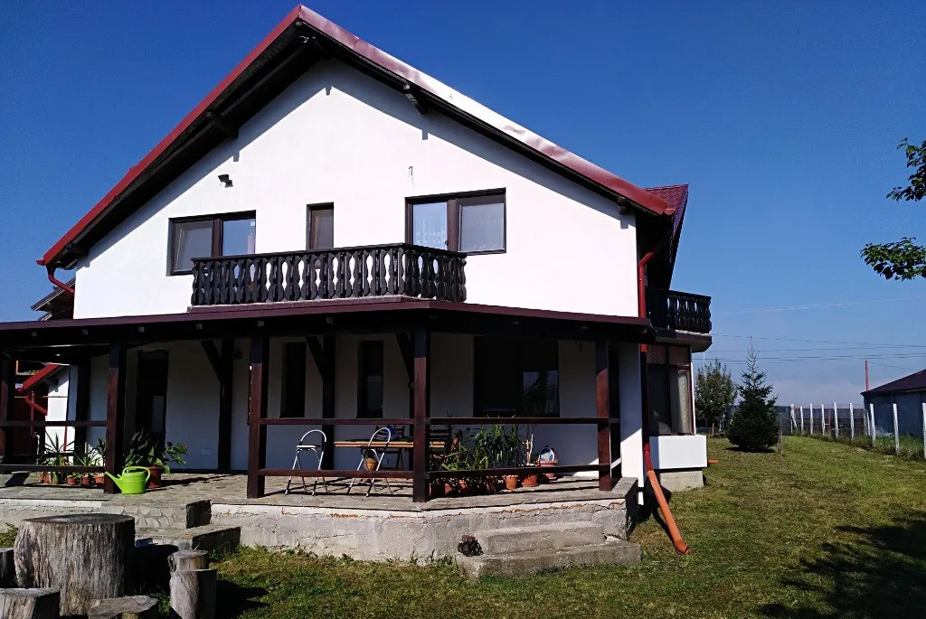 Casa 5 camere 3 bai garaj 1800mp Rasnov Brasov
