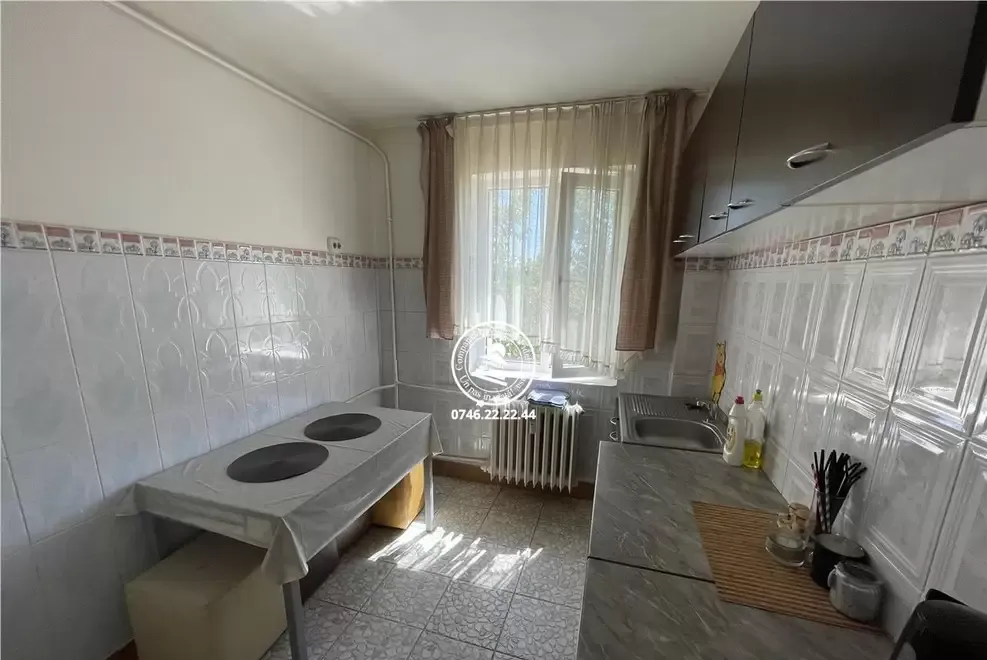 Se da in chirie un apartament cu 3 camere or Iasi s Podul Ros