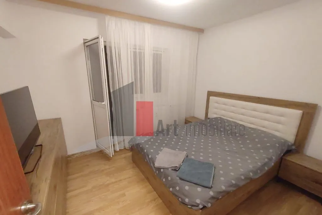 Prima inchiriere apartament decomandat 3 camere Bd La