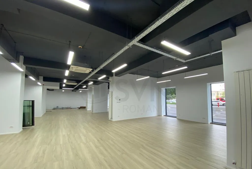 Spatiu Comercial Cortina Academy
