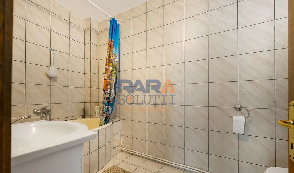 Casa cu 3 dormitoare si 3 bai mobilata si utilata