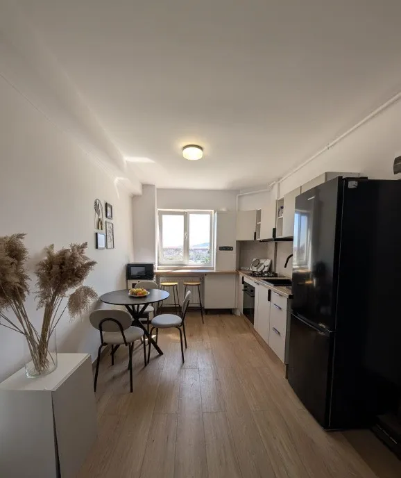 Apartament cu o camera si parcare prima inchiriere zona Primariei