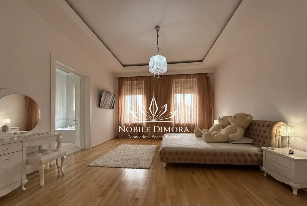 Apartament istoric de lux cu 3 camere de 130mp langa Pref