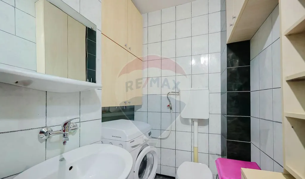 Apartament cu 4 camere de vanzare in zona Rogerius