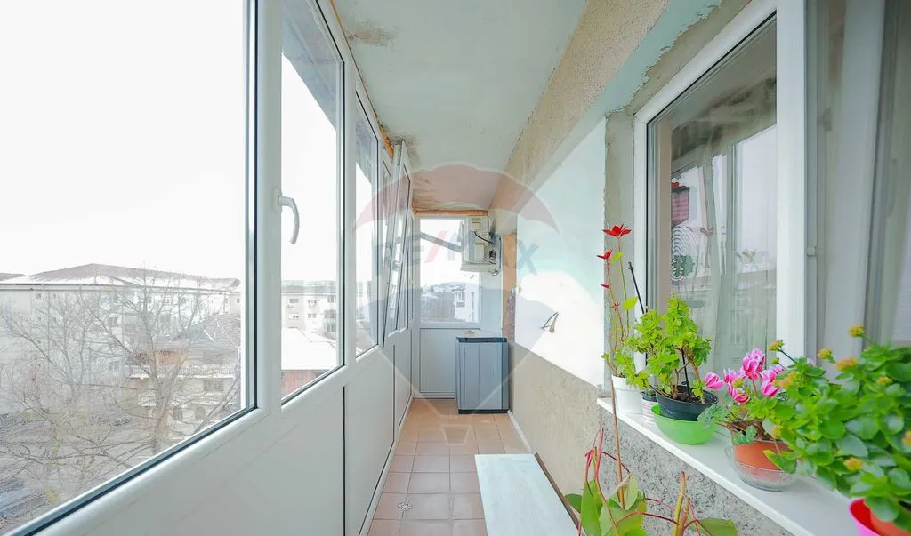 Apartament cu 4 camere de vanzare in zona Rogerius