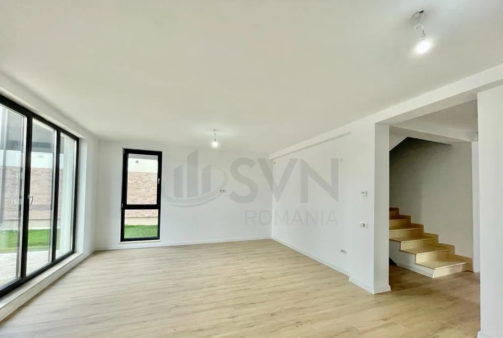 Casa cu 5 camere tip duplex