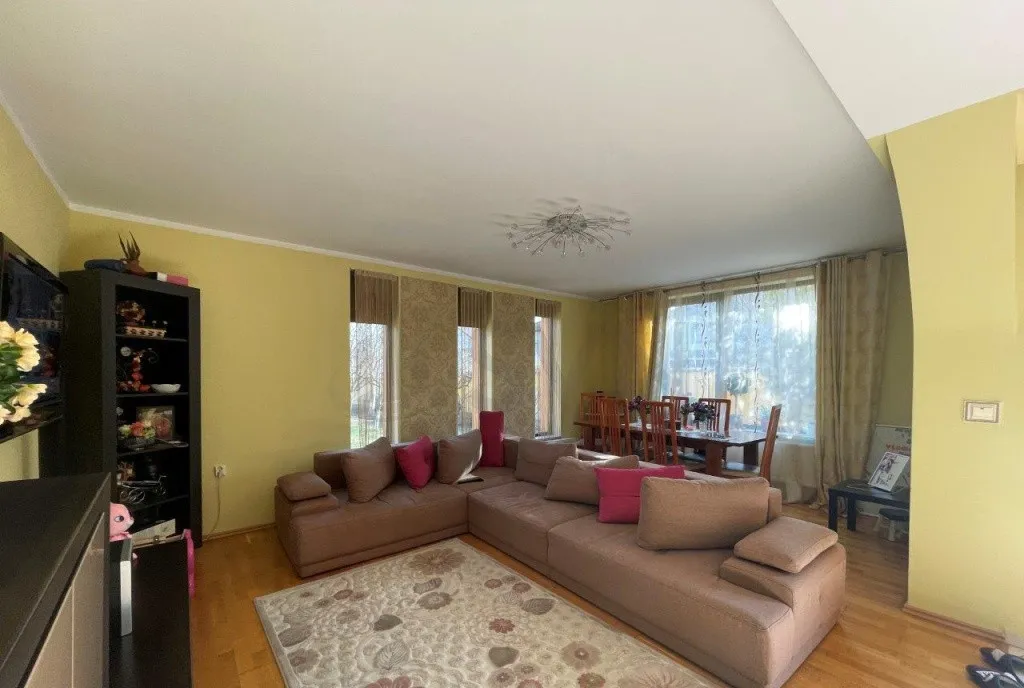 Tunari Vila 6 camere 1200mp teren si garaj 3 masini