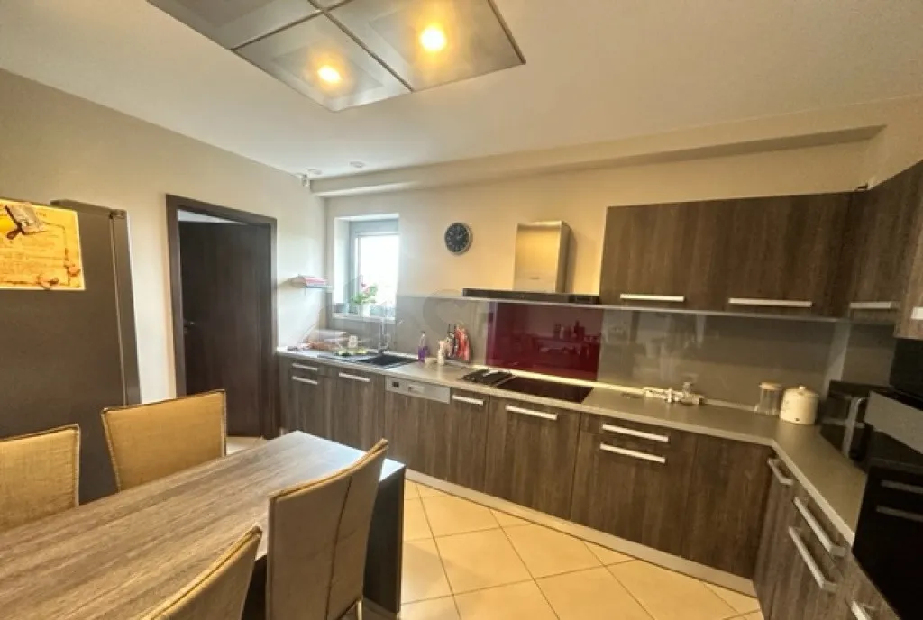 Casa renovata teren 1000 mp panouri fotovolta