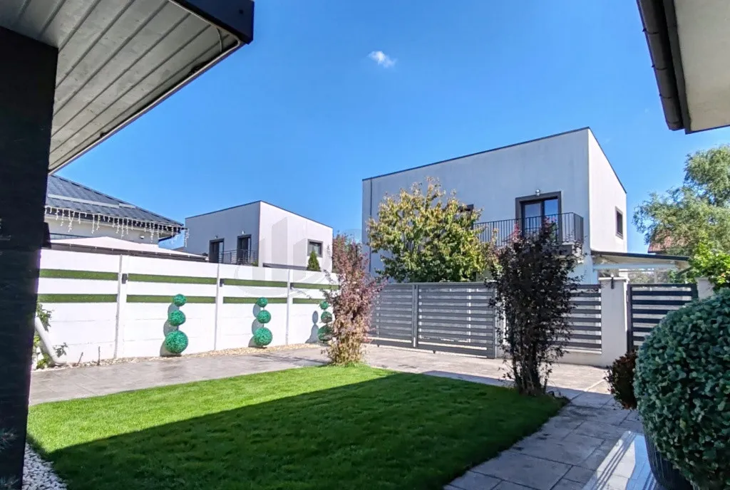 Vila Nusco Premium Tunari