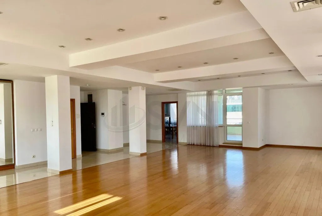 Apartament 4 camere I 2 locuri de parcare I Terasa 183 mp